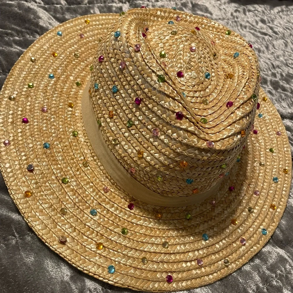 Beach hat - Picture 2 of 3